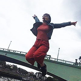 Portrait de Nathalie Frixtalon, professeure de danse contemporaine 